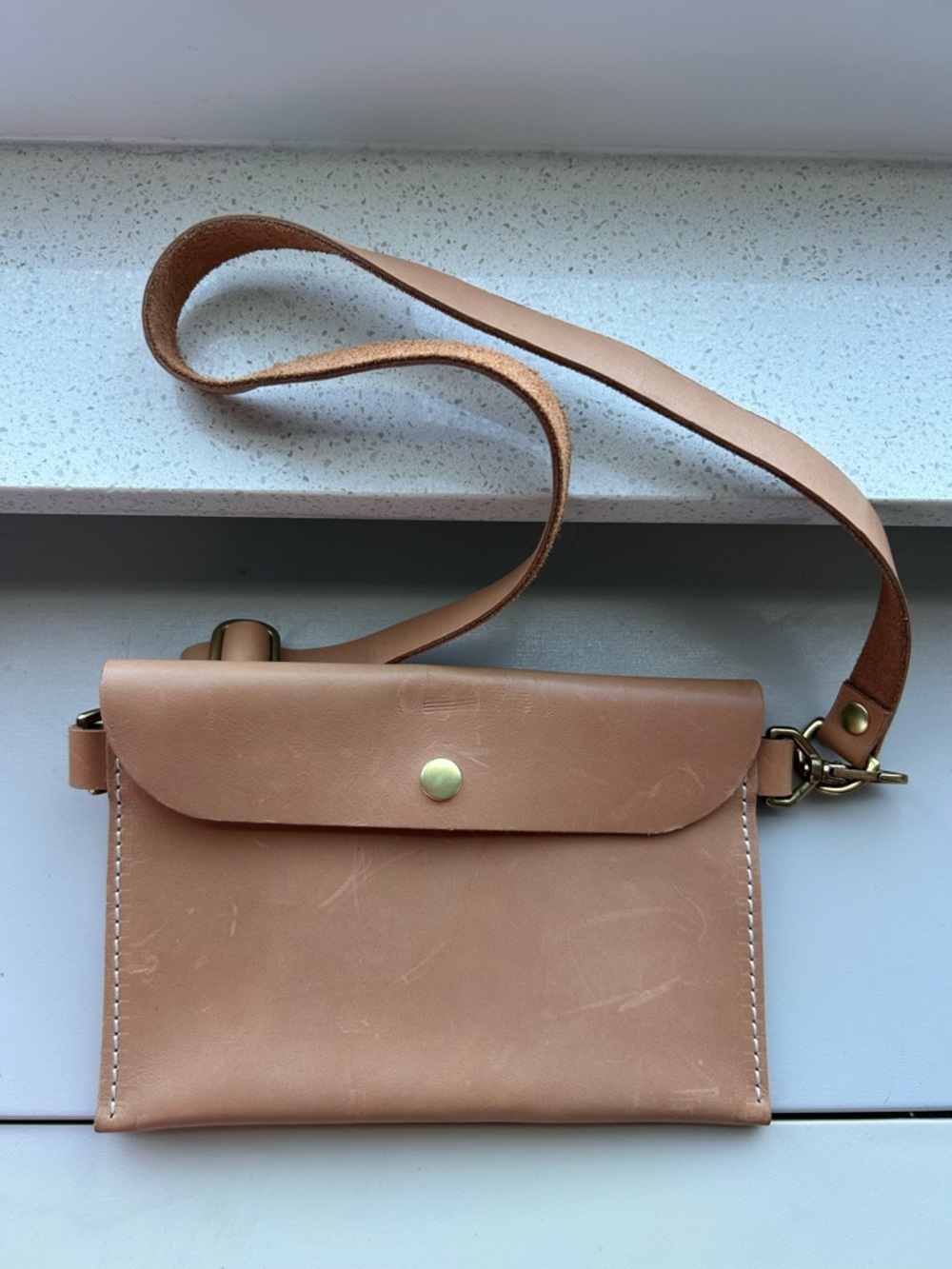 Teddi Joelle 100% Leather Crossbody Belt Bag Beige Minimal‎ Italian Classic